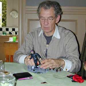 Ian McKellen meets Magneto in Bill Condons dining room, June 2000