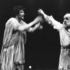 1974, KING LEAR (1974): Edgar (Ian McKellen) and Gloucester (Ronald Radd)  