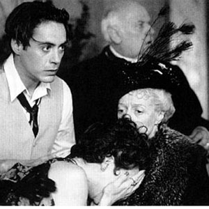 Rivers comforts his sister while her mother, the Duchess of York (Maggie Smith) and the Archbishop (Roger Hammond) react to the death of King Edward.