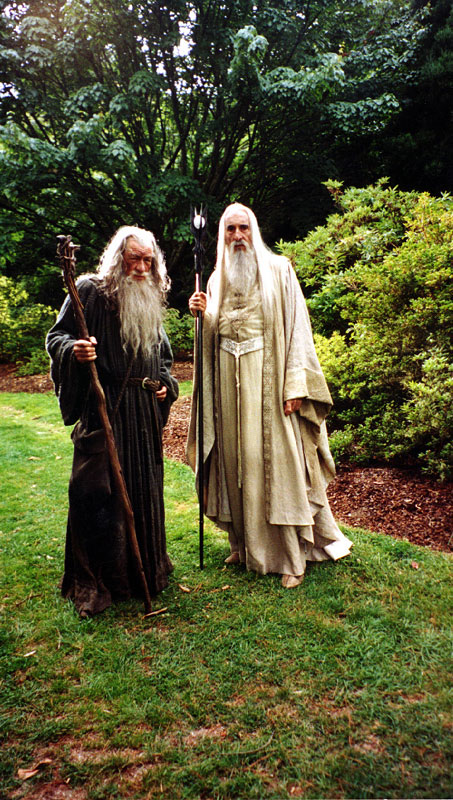 Gandalf de Grijze (Ian McKellen) en Saruman de Witte (Christopher Lee) in Orthanc