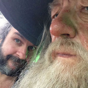 Peter Jackson and Ian McKellen on the set of The Hobbit